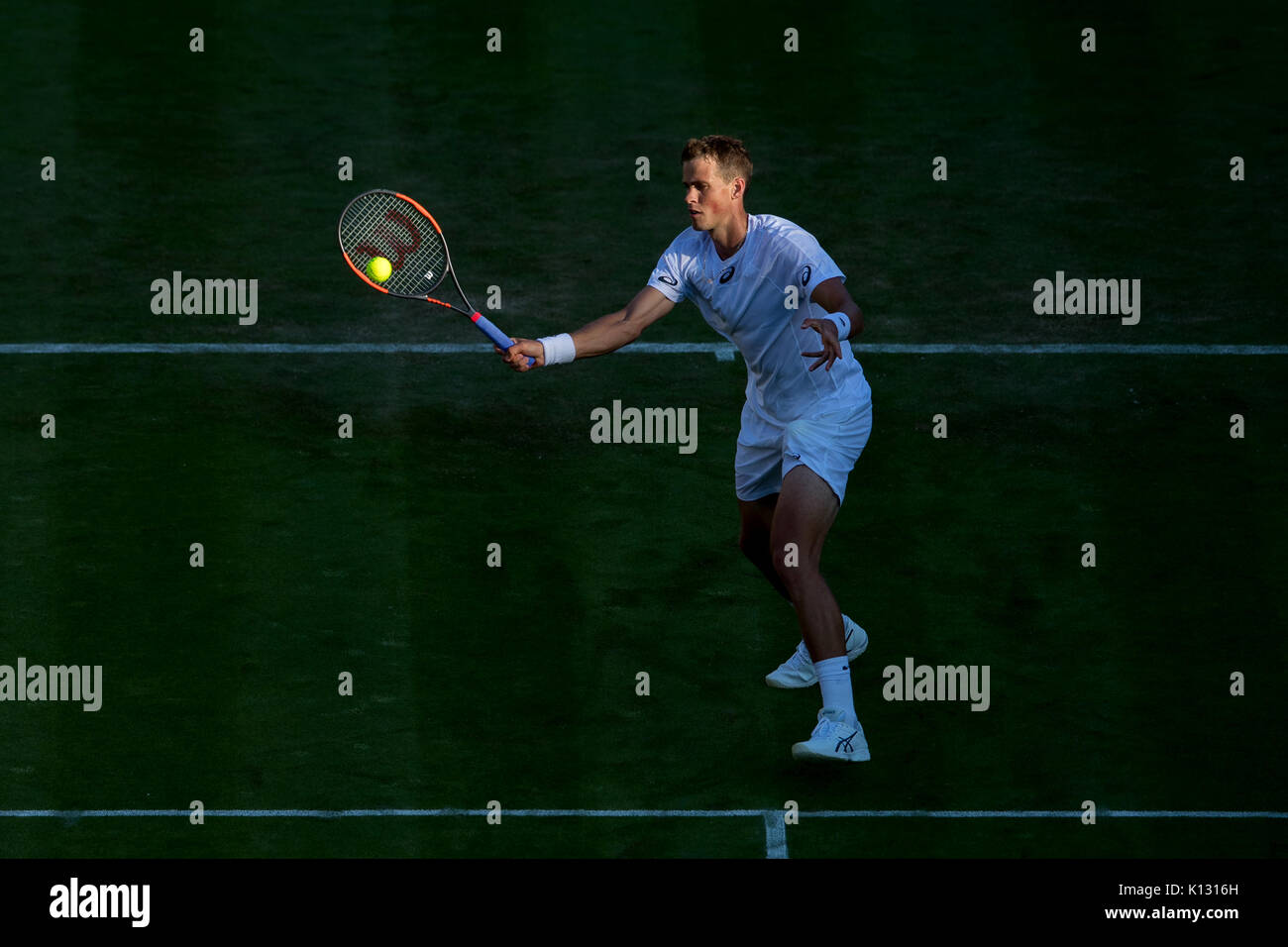 Vasek Pospisil du Canada dans l'action au Gentlemen's singles - tournoi de Wimbledon 2017 Banque D'Images