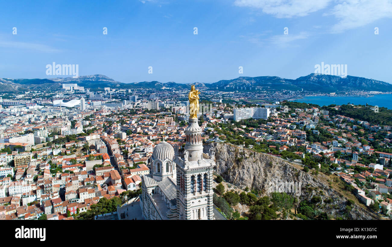 Photo aérienne de Notre Dame de la Garde à Marseille ville, France Banque D'Images