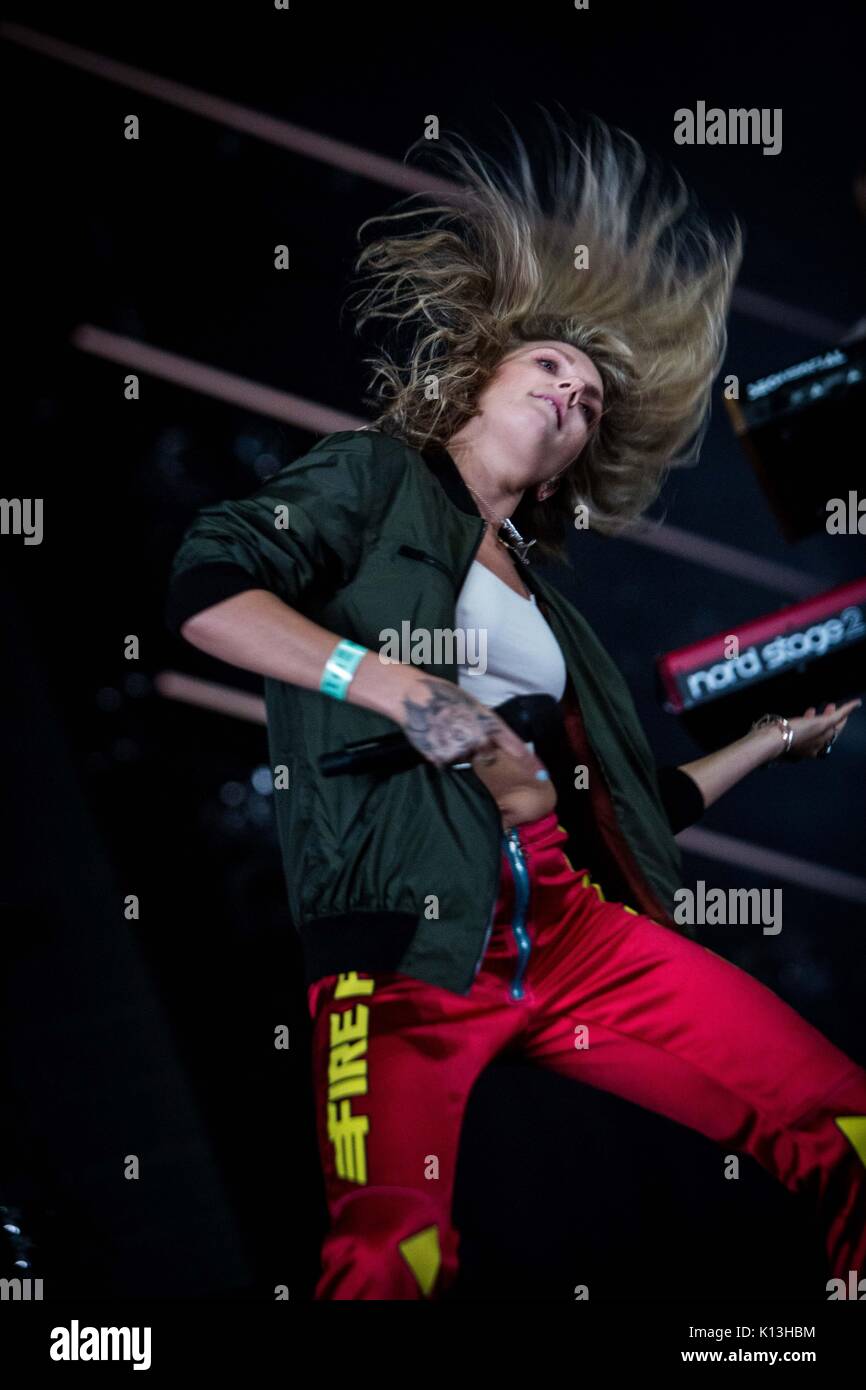 Biddinghuizen, Pays-Bas 19 août 2017 Tove Lo effectue live au festival Lowlands 2017 © Roberto Finizio/ Alamy Live News Banque D'Images