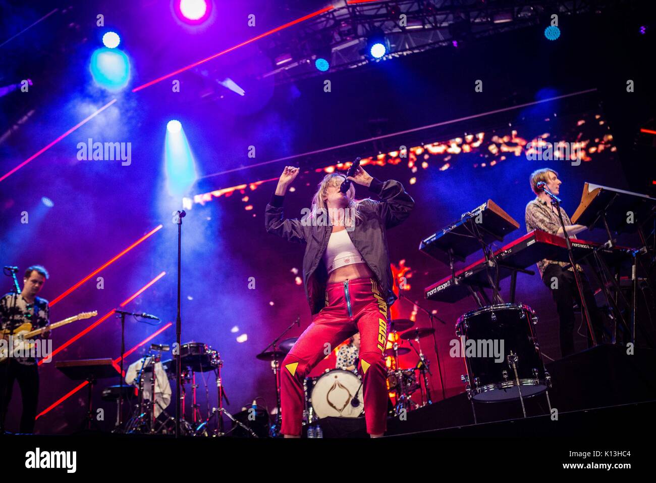 Biddinghuizen, Pays-Bas 19 août 2017 Tove Lo effectue live au festival Lowlands 2017 © Roberto Finizio/ Alamy Live News Banque D'Images