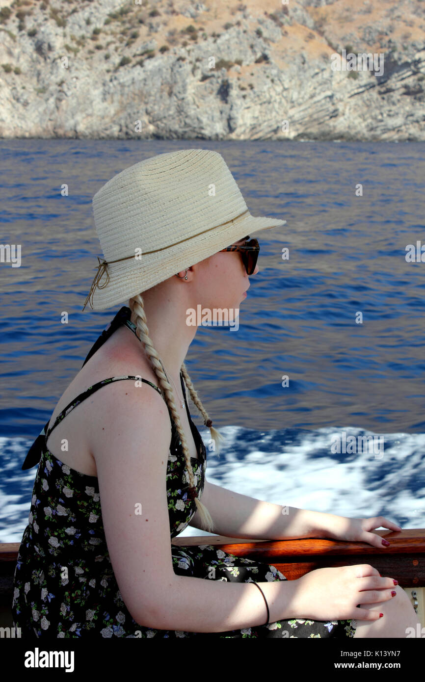 View of young woman wearing sunhat on boat Banque D'Images