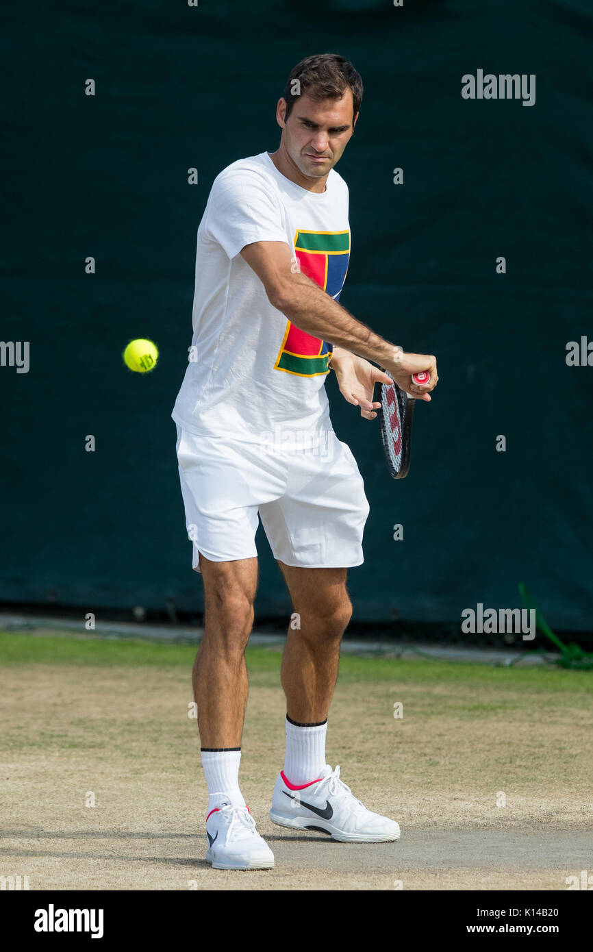 Roger Federer de la Suisse pendant la pratique au tournoi de Wimbledon 2017 Banque D'Images