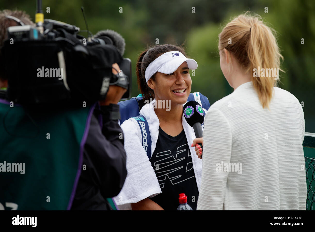 HEather Watson de go en donnant une interview au Wimbledon Championships 2017 Banque D'Images