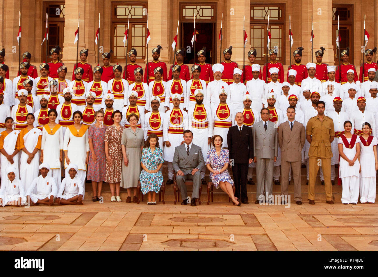 DATE DE SORTIE : 1 septembre 2017 TITRE : Vice-roi's House Studio : BBC Films Réalisateur : Gurinder Chadha Résumé : Le dernier vice-roi des Indes, Lord Mountbatten, est chargé de superviser la transition de l'Inde britannique à l'indépendance, mais répond aux questions de conflits comme différentes parties en conflit dans la face de changement monumental. Avec : Gillian Anderson comme Lady Edwina Mountbatten, Hugh Bonneville comme Lord Louis Mountbatten. (Crédit Image : © BBC Films/Photos) Banque D'Images