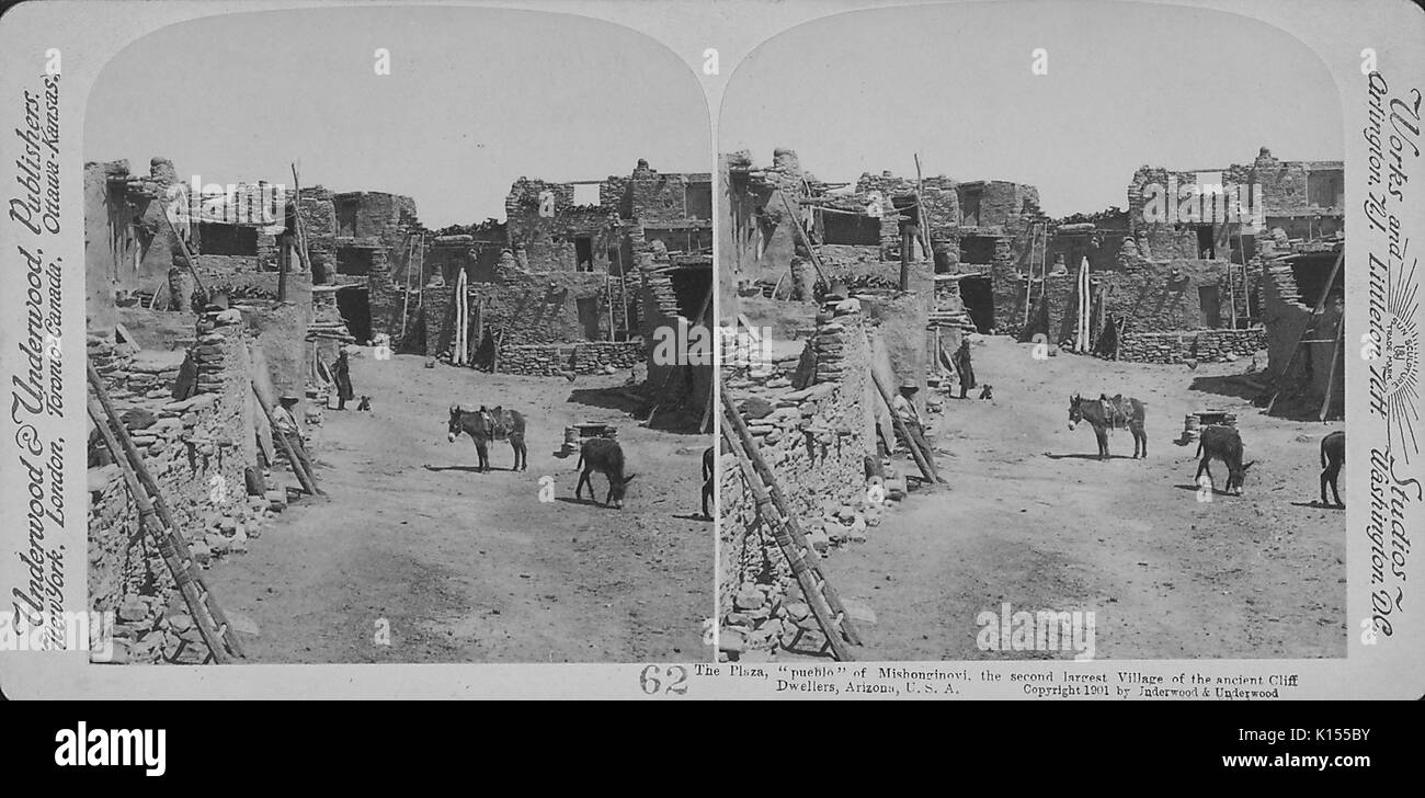 La plaza, 'Pueblo' d'Mishonginovi, le deuxième plus grand village de la falaise des taudis, Arizona, USA, 1900. Banque D'Images