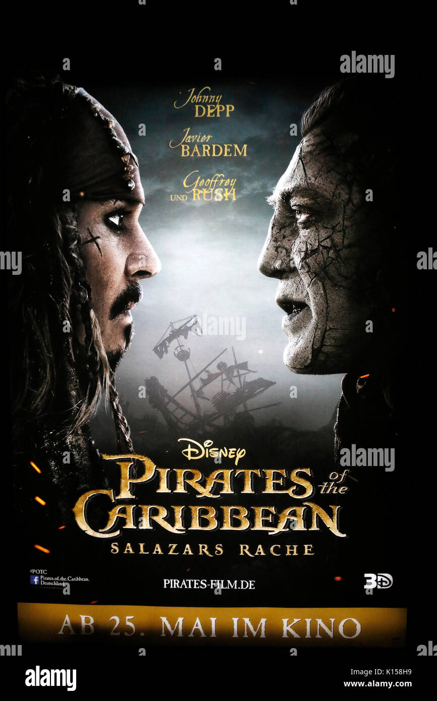 Plakat zur Filmpremiere von 'Pirates Des Caraïbes' mit Johnny Depp und Javier Bardem, Berlin. Banque D'Images