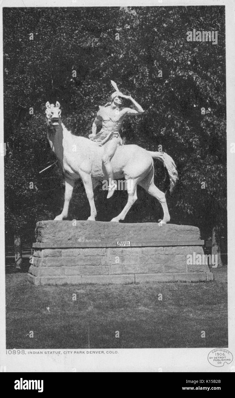 Statue indienne, City Park, Denver, Colorado, 1914. À partir de la Bibliothèque publique de New York. Banque D'Images