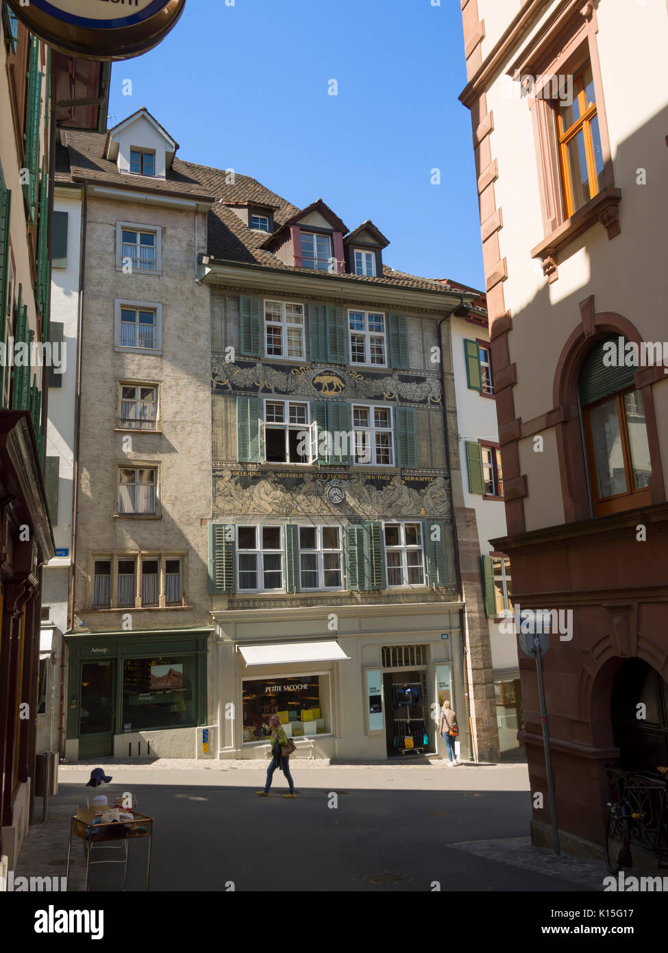 Vieille ville de Bâle, Suisse. Vue d'un bâtiment sur Spalenberg qui était autrefois une épices, sucre, thé et café. Banque D'Images
