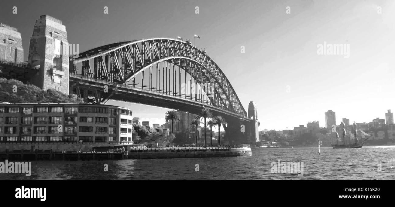 Un grand voilier trois mâts par Sydney Harbour Bridge, Sydney-B&W. Banque D'Images