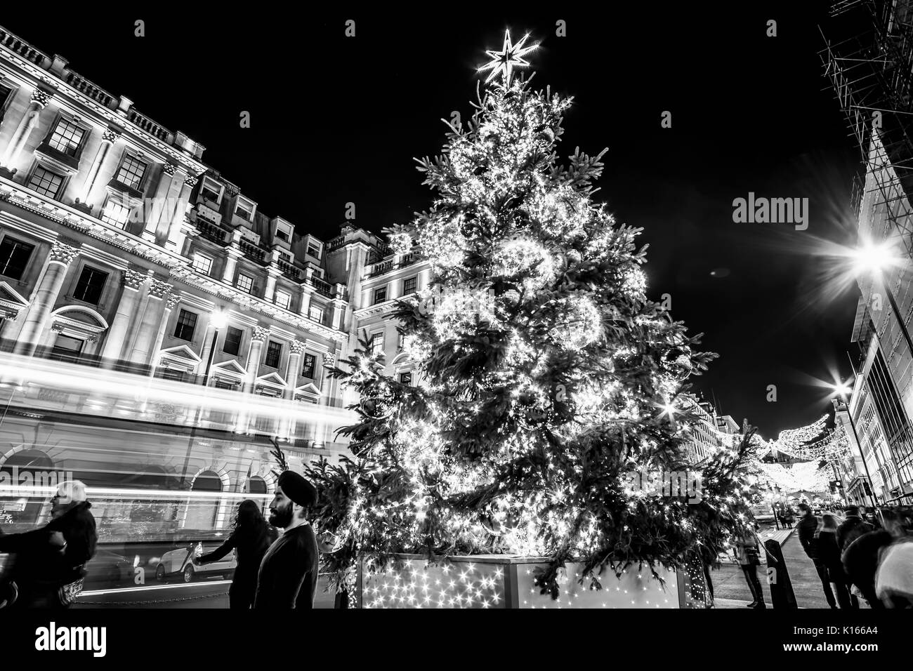 Arbre de Noël à Londres, à Waterloo Place - LONDRES / ANGLETERRE - 6 DÉCEMBRE 2017 Banque D'Images