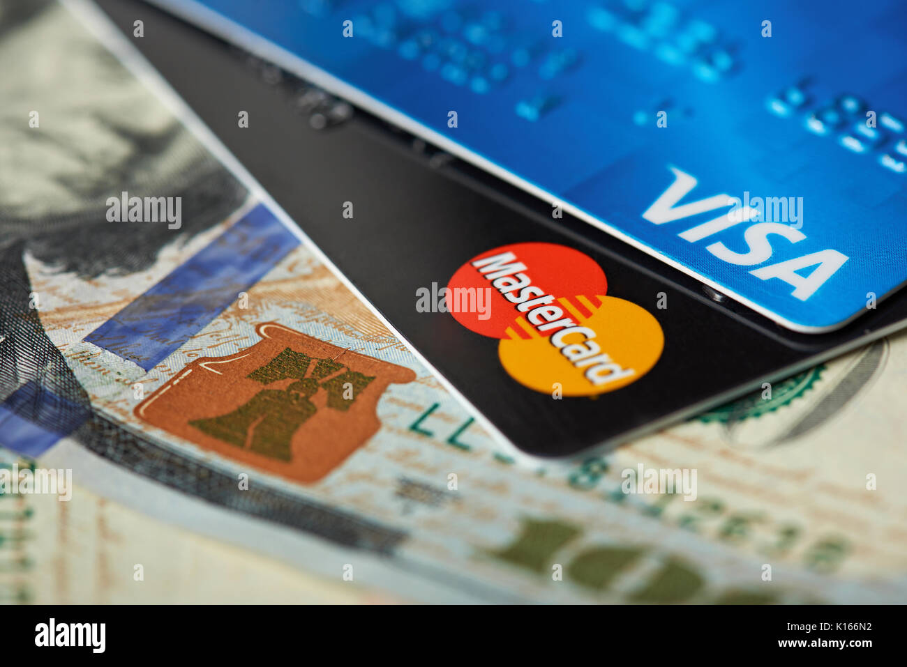 New York, USA - 24 août 2017 : Macro de master et visa portant sur hundred dollar bill Banque D'Images