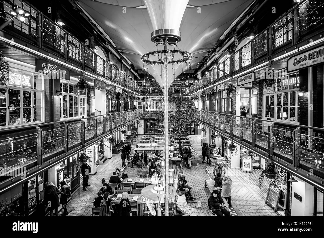 Kings Court merveilleux à Carnaby Street à Londres - LONDRES / ANGLETERRE - 6 DÉCEMBRE 2017 Banque D'Images