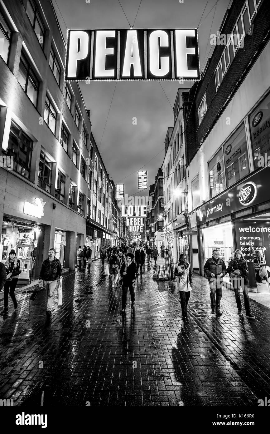Décoration de Noël incroyable à Carnaby Street à Londres - LONDRES / ANGLETERRE - 6 DÉCEMBRE 2017 Banque D'Images