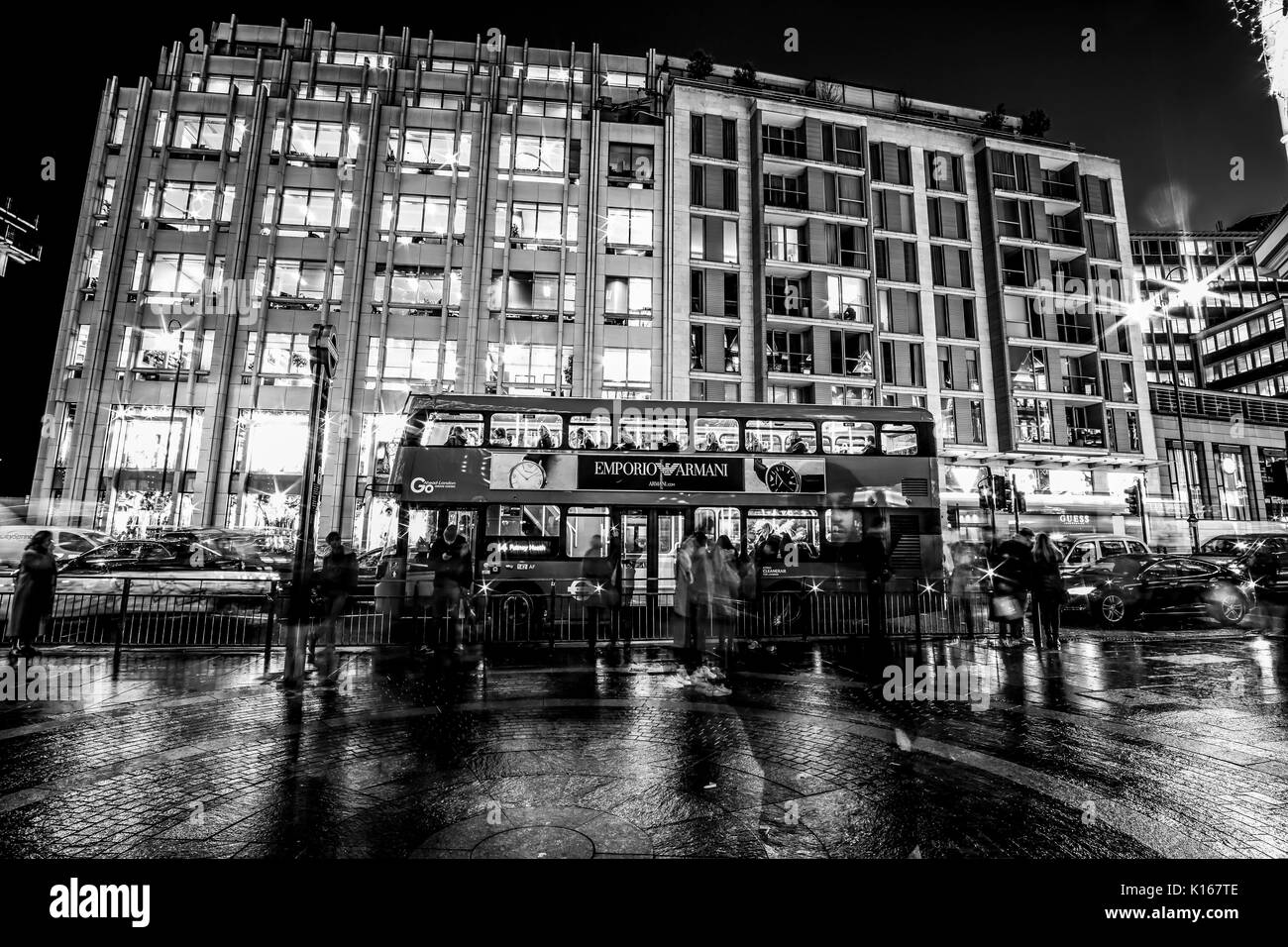 London Knightsbridge Street view à l'époque de Noël - LONDRES / ANGLETERRE - 6 DÉCEMBRE 2017 Banque D'Images