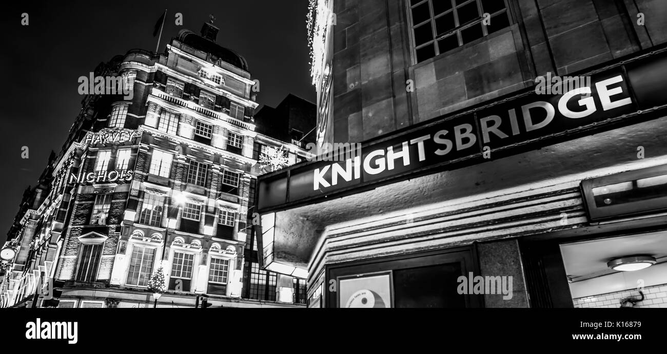 La station de métro Knightsbridge London - LONDRES / ANGLETERRE - 6 DÉCEMBRE 2017 Banque D'Images