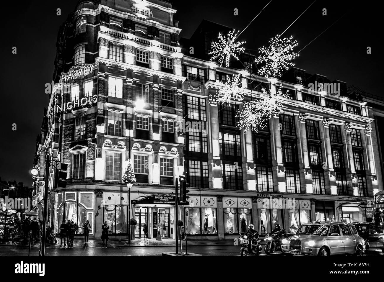 Merveilleux magasin Harvey Nichols à Londres Knightsbridge - LONDRES / ANGLETERRE - 6 DÉCEMBRE 2017 Banque D'Images