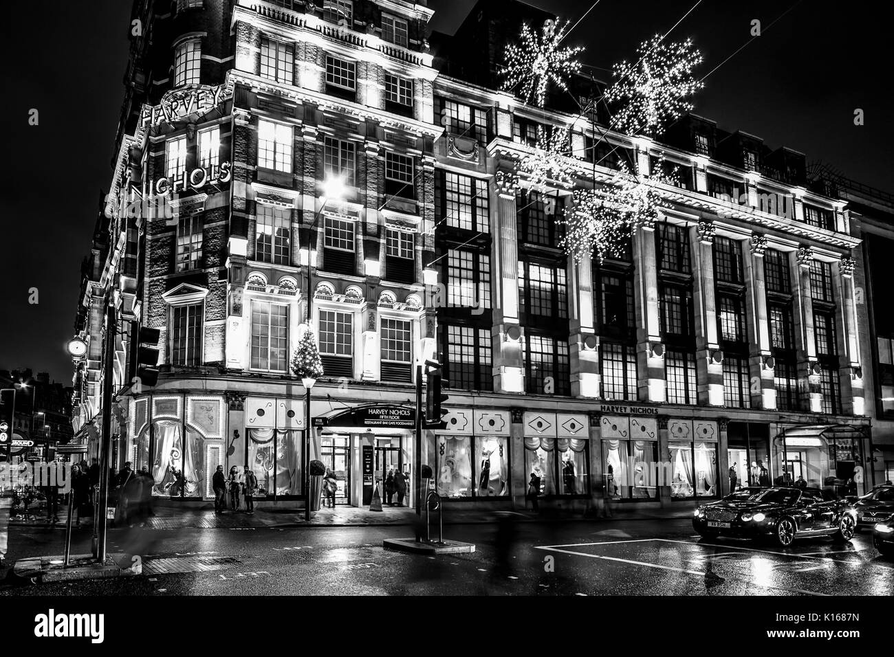 Merveilleux magasin Harvey Nichols à Londres Knightsbridge - LONDRES / ANGLETERRE - 6 DÉCEMBRE 2017 Banque D'Images