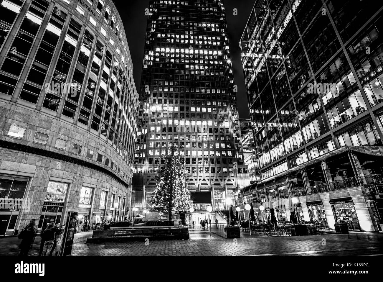 Prise de vue au grand angle de Reuters Plaza à Canary Wharf à Londres - LONDRES / ANGLETERRE - 6 DÉCEMBRE 2017 Banque D'Images