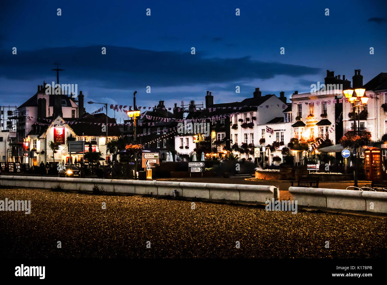 S'occuper des bougies de nuit Ville Banque D'Images