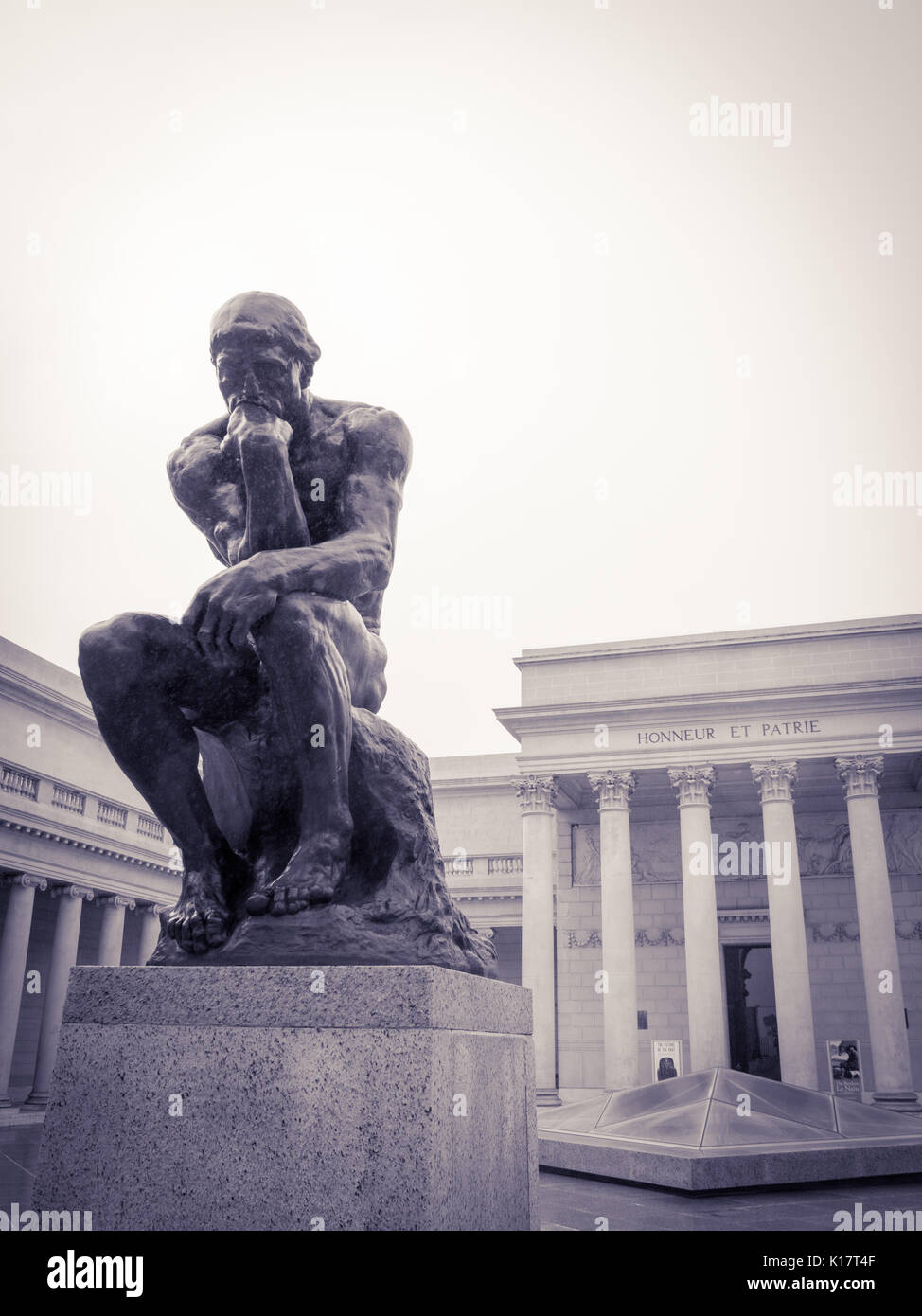 La Cour d'honneur, avec une distribution de la statue Le Penseur d'Auguste Rodin, à la Légion d'honneur musée des Beaux-Arts de San Francisco. Banque D'Images