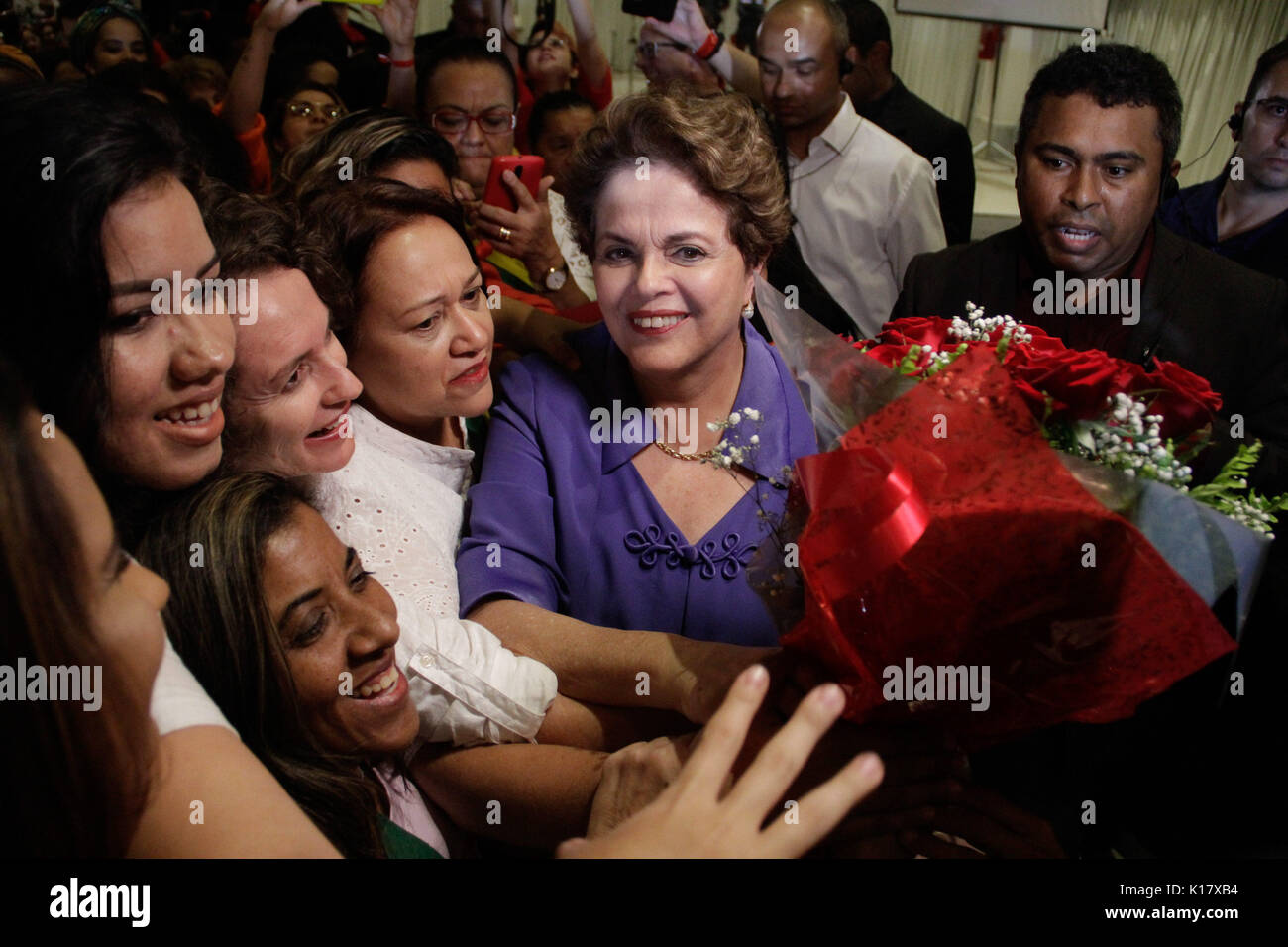 Ancien président Dilma Rousseff prononce un discours à l'hôtel Holiday Inn à Natal, dans le nord-est du Brésil, le jeudi 24, 2017. L'événement organisé par l'Association des enseignants de l'Université Fédérale de Rio Grande do Norte (ADURN), Sindpetro-RN et le populaire avant le Brésil fait partie du projet "Sur le chemin de la démocratie" et a l'intention de proposer un dialogue entre la société et la politique. (Photo de Nuno Guimaraes / Pacific Press) Banque D'Images