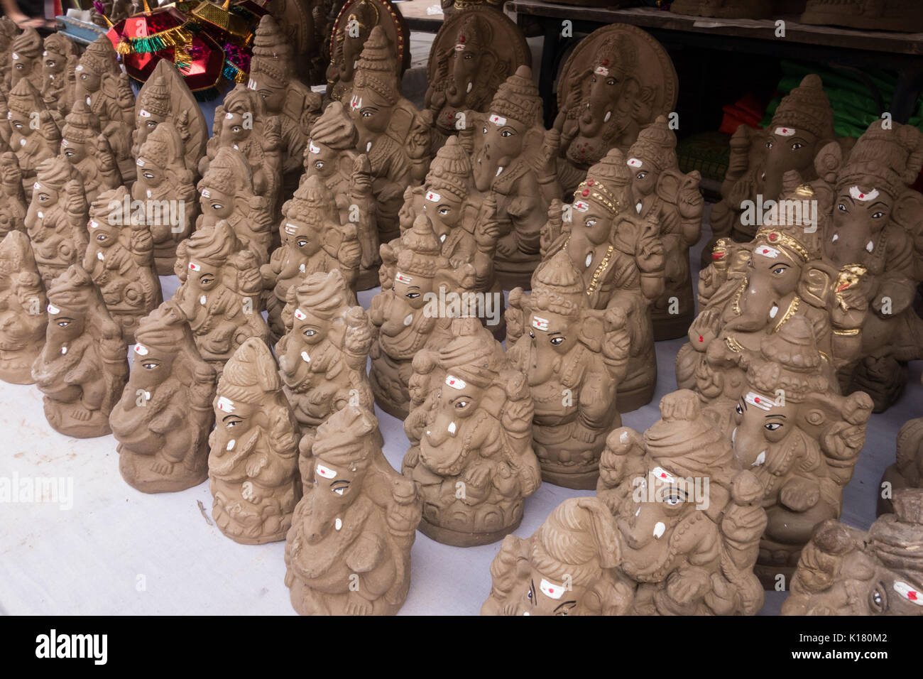 Hyderabad, Inde - août 25,2017 eco-friendly clay idoles de Ganesh Chaturthi ganesh en vente sur, une fête hindoue qui vénère Dieu ganesha Banque D'Images