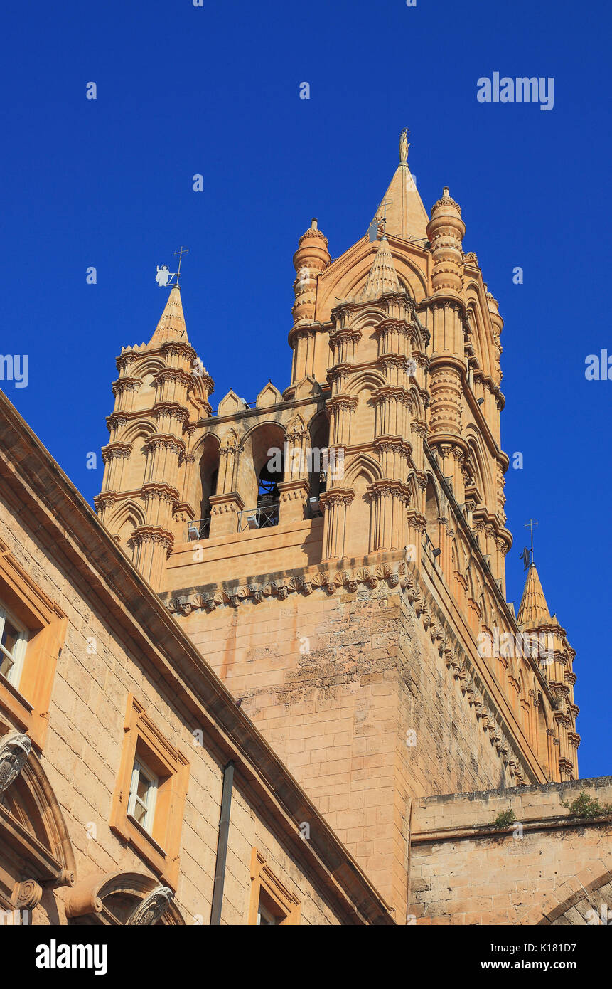 La Sicile, la ville de Palerme, la tour ouest de la cathédrale Maria Santissima Assunta à côté du Palais des Archevêques, l'UNESCO Banque D'Images