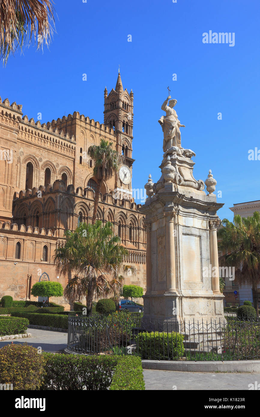 La Sicile, la ville de Palerme, de la cathédrale Maria Santissima Assunta, devant la statue de Santa Rosalia, la patronne de Palerme, l'UNESCO Banque D'Images