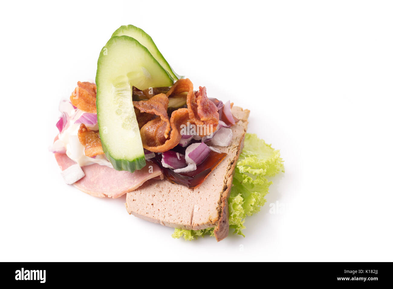 Des spécialités danoises et des plats nationaux, de haute qualité.le sandwich ouvert très célèbre morceau de butterbread du vétérinaire appelé midnight snack consistin Banque D'Images