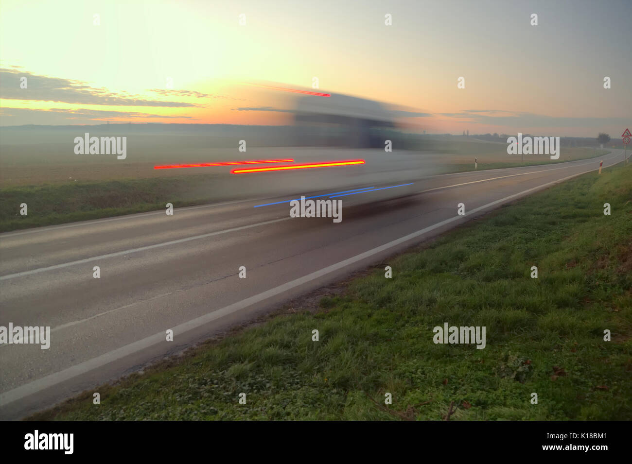 Frein de stationnement de voiture dans la nuit. Banque D'Images