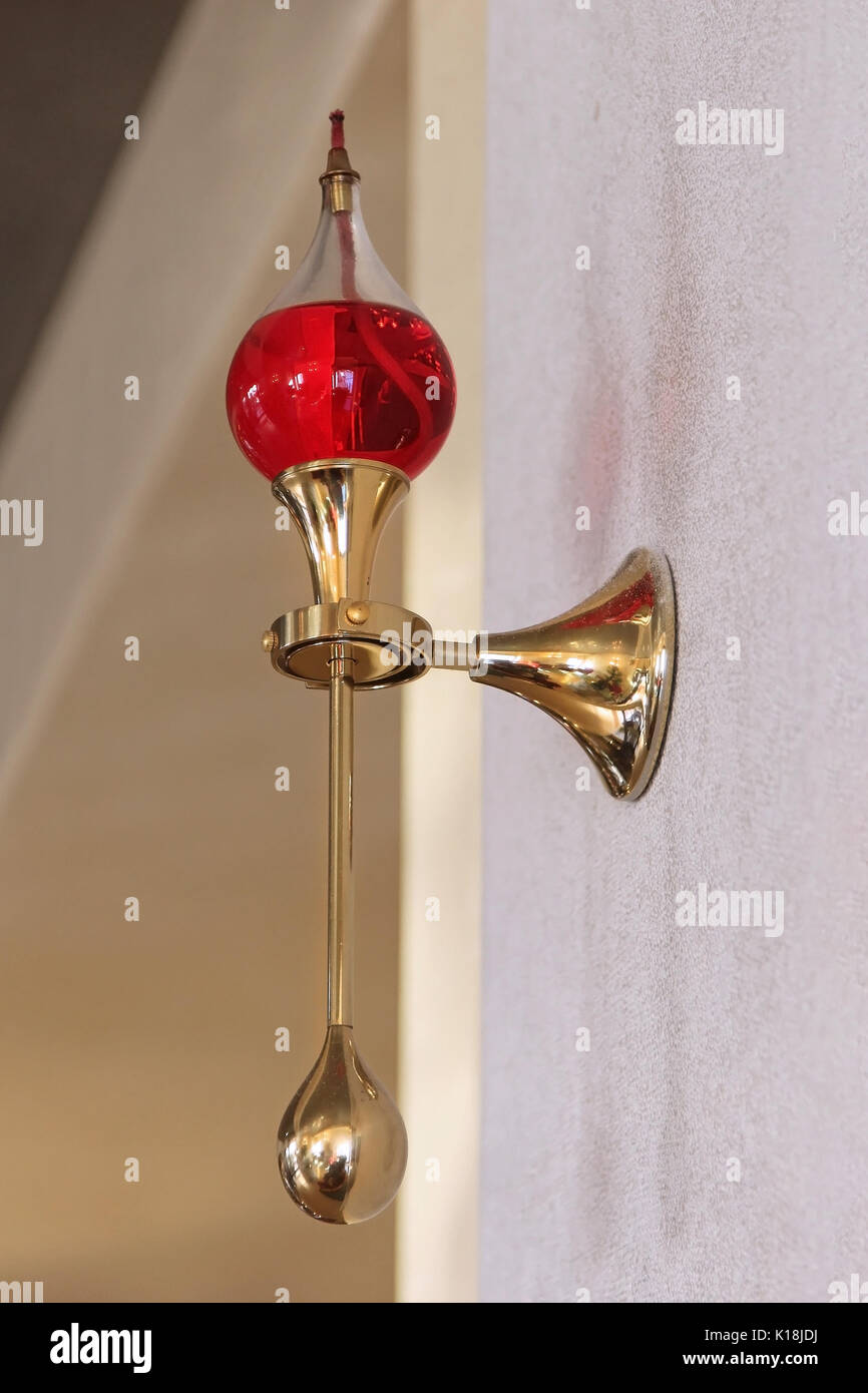 Lampe à huile décorative en verre Banque de photographies et d'images à  haute résolution - Alamy