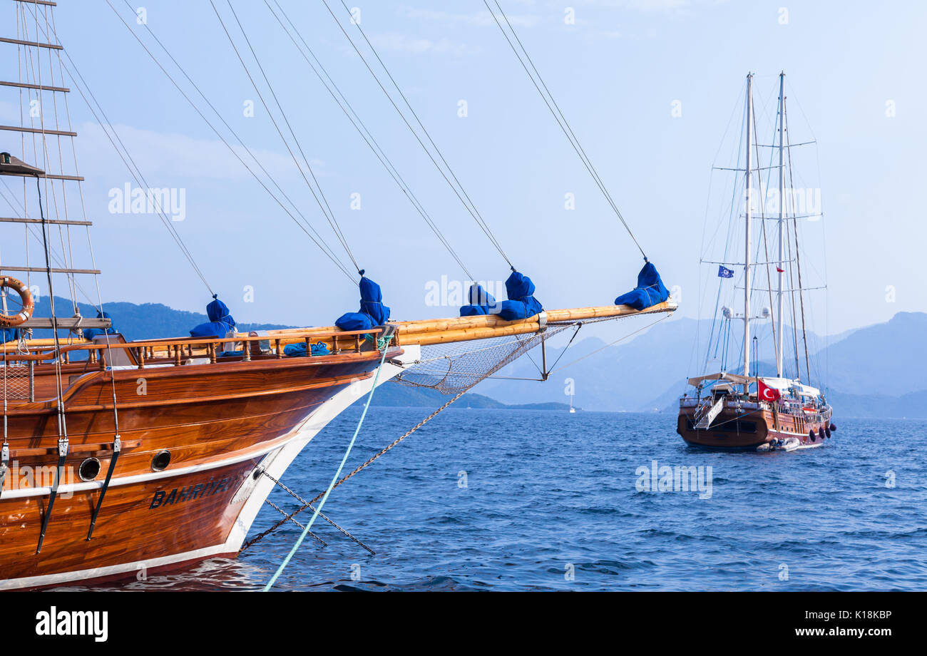 Deux bateaux de plaisance dans la baie de Marmaris, Turquie Banque D'Images