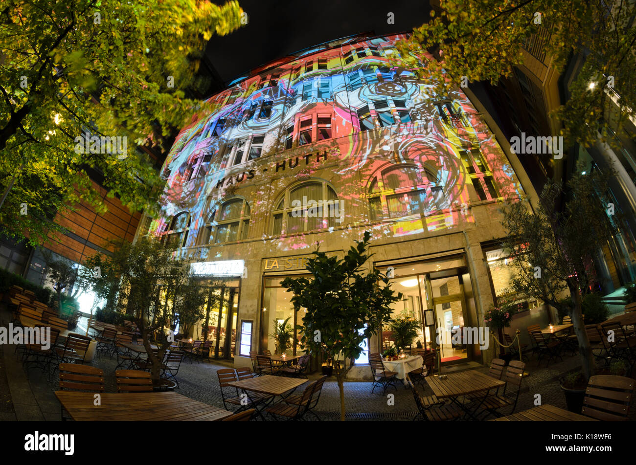 Projection de lumière sur haus huth, Potsdamer Platz, Berlin, Allemagne Banque D'Images