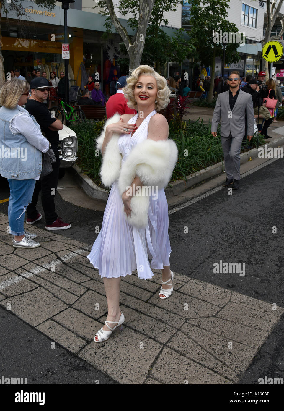 Sosie de Marilyn Monroe à l'cooly rocks sur street parade à Coolangatta, Gold Coast, Queensland, Australie Banque D'Images