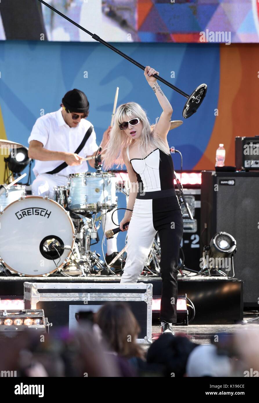 Hayley Williams sur scène pour Good Morning America (GMA) Série de concerts d'été avec Paramore, Rumsey Playfield dans Central Park, New York, NY 26 août 2017. Photo par : Derek Storm/Everett Collection Banque D'Images