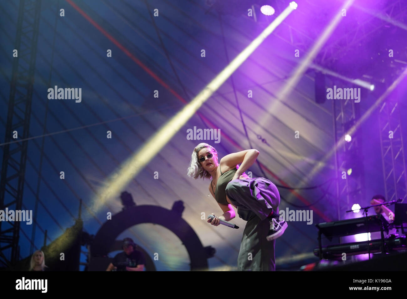 Reading, UK. Août 25, 2017. Anne-Marie live du NME/Radio 1 à l'étape 2017 Reading Festival. Date de la photo : le vendredi 25 août, 2017. Crédit photo doit se lire : Roger Garfield/Alamy Live News Banque D'Images