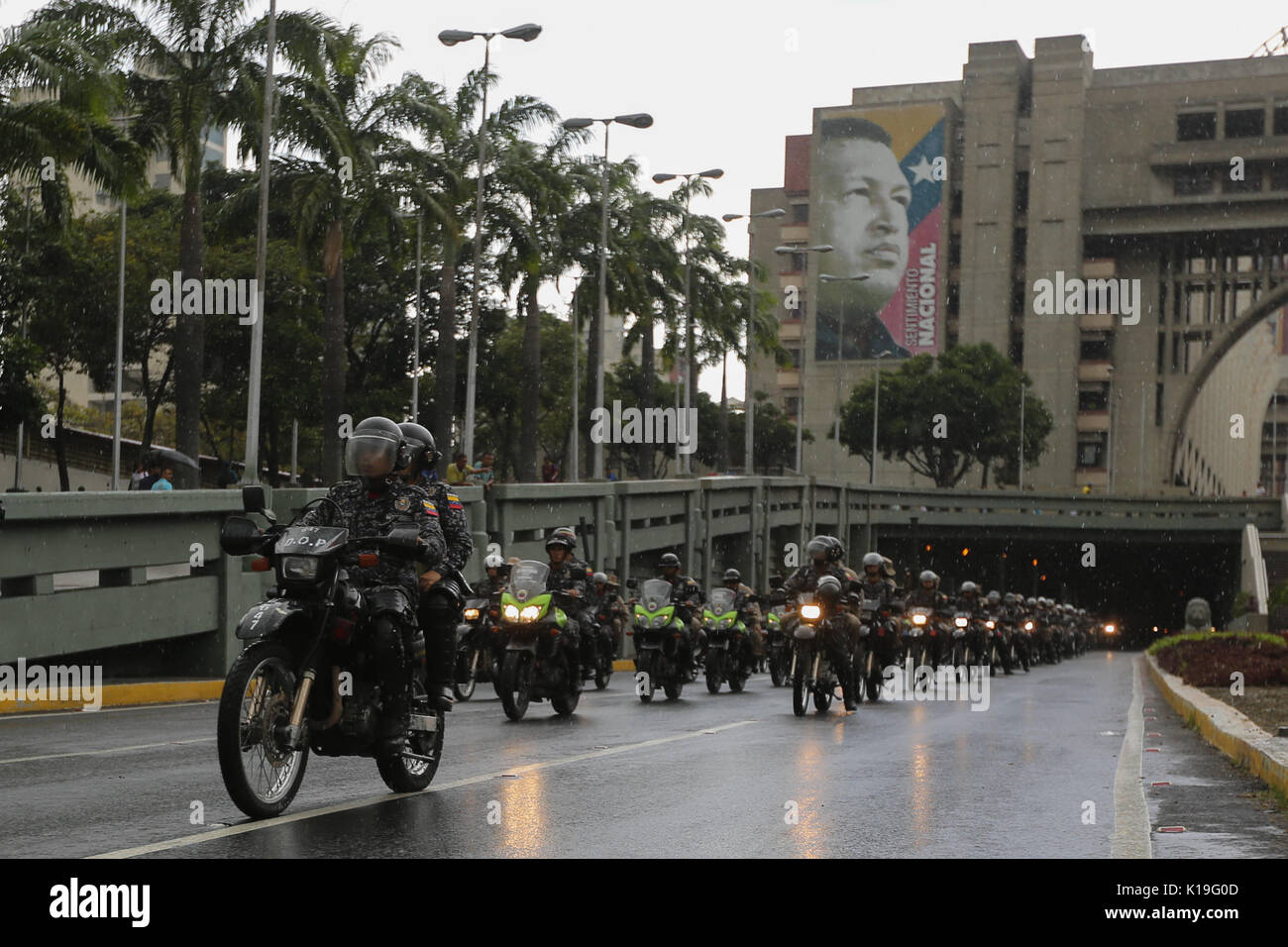 Caracas, Venezuela. Août 26, 2017. Photo fournie par le ministère de l'Intérieur et de la Justice du Venezuela montre des membres des forces de sécurité de prendre part à un exercice militaire à Caracas, Venezuela, le 26 août 2017. Le ministre de la Défense vénézuélien Vladimir Padrino Lopez le samedi a annoncé le début d'un exercice militaire à l'échelle nationale, visant à maintenir le pays prêt pour la bataille dans le cas d'une invasion étrangère. Source : Ministère de l'Intérieur et de la Justice/Xinhua/Alamy Live News Banque D'Images