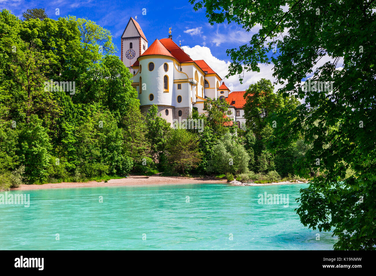 Fussen impressionnant village et château sur la rivière, Bavière, en Allemagne. Banque D'Images
