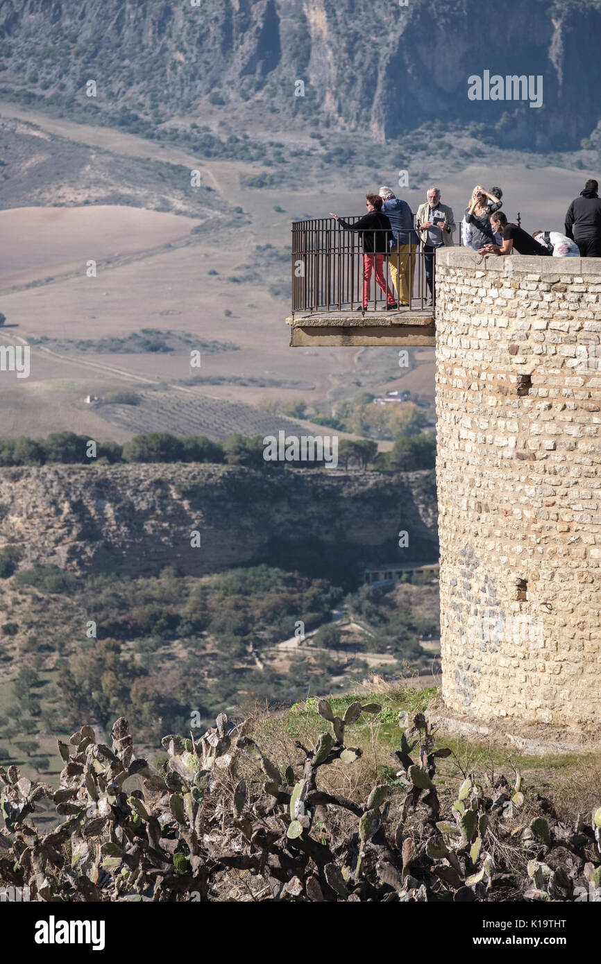 Donnant sur El Tajo, Ronda, Malaga, Espagne Banque D'Images
