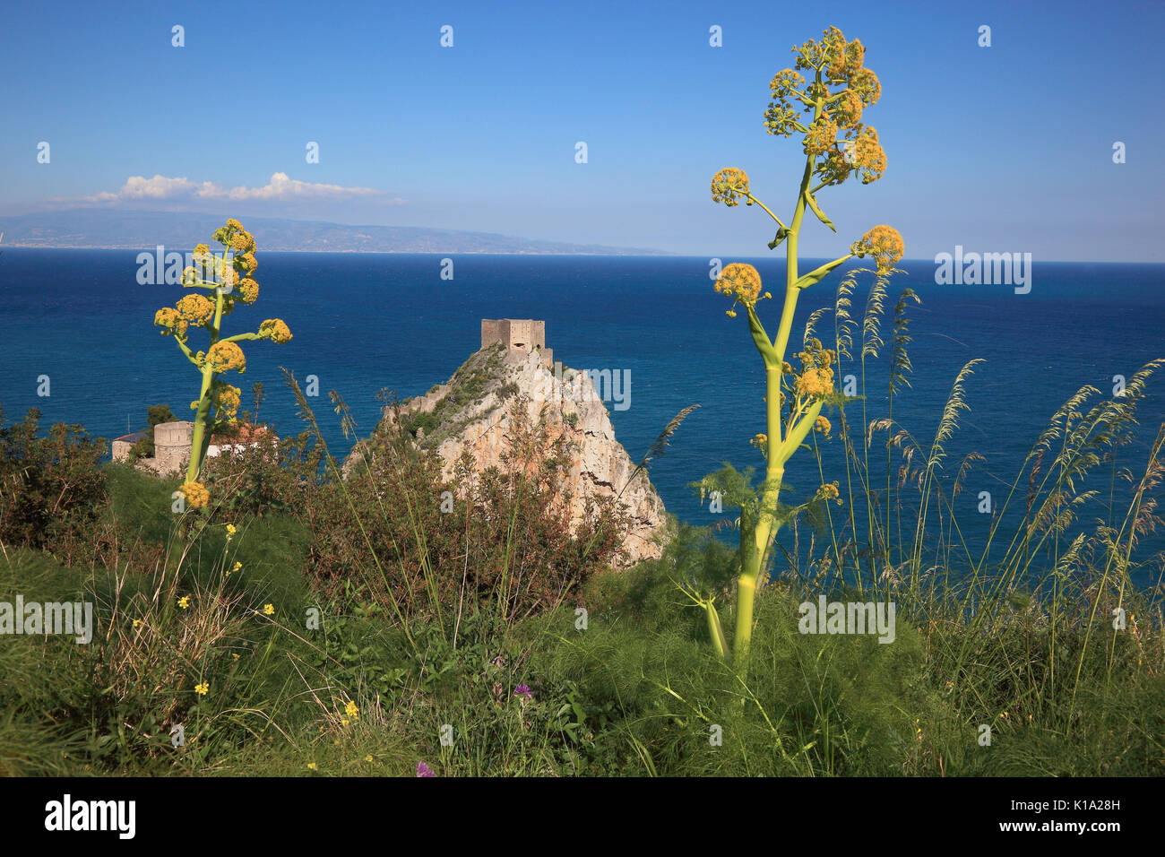 La Sicile, Château normand de Capo Sant'Alessio près de Forza D'Agro Banque D'Images