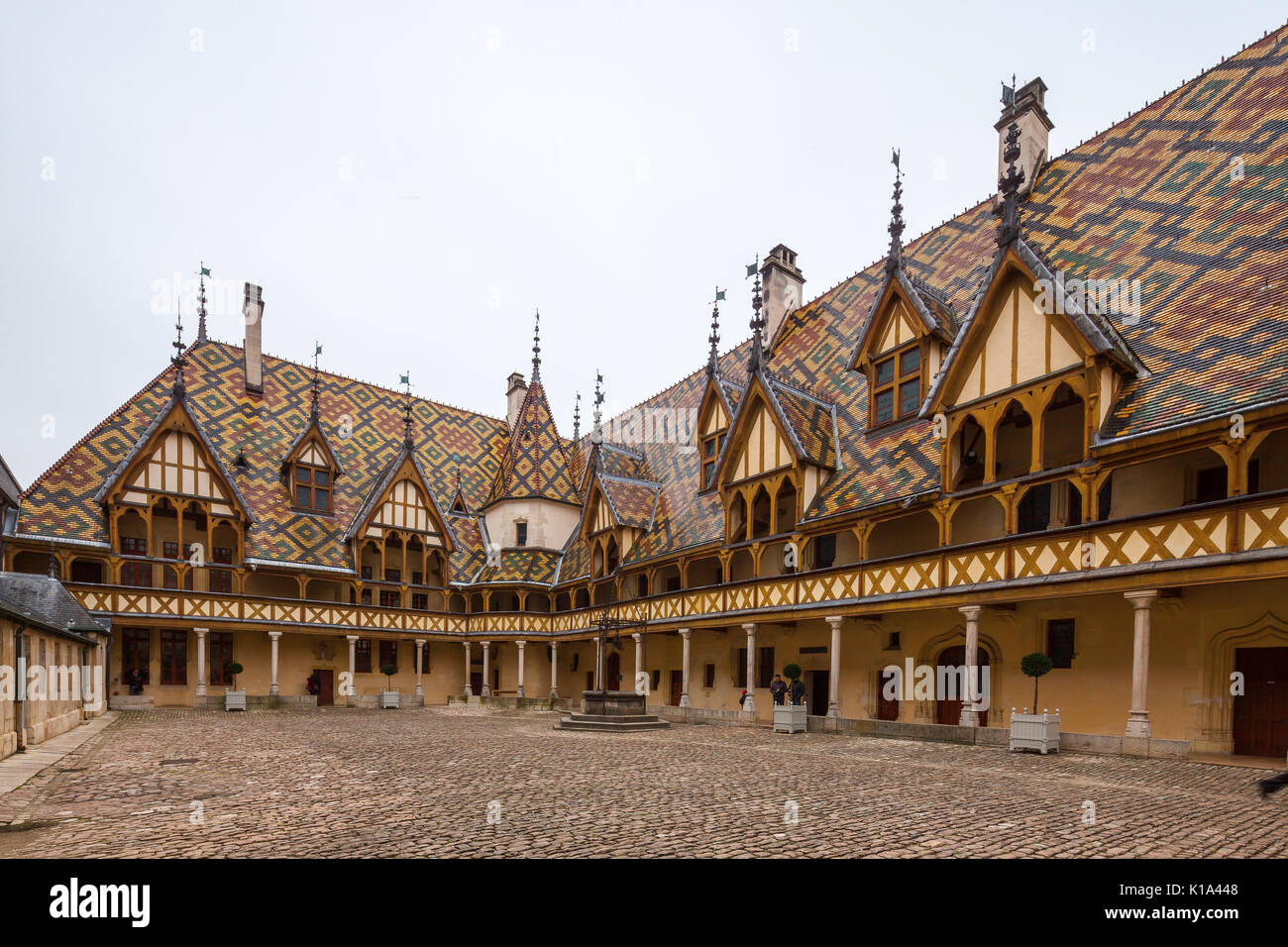 Les toits colorés de l'Hôtel-Dieu (Hospices) à Beaune, bourgogne, france. Banque D'Images