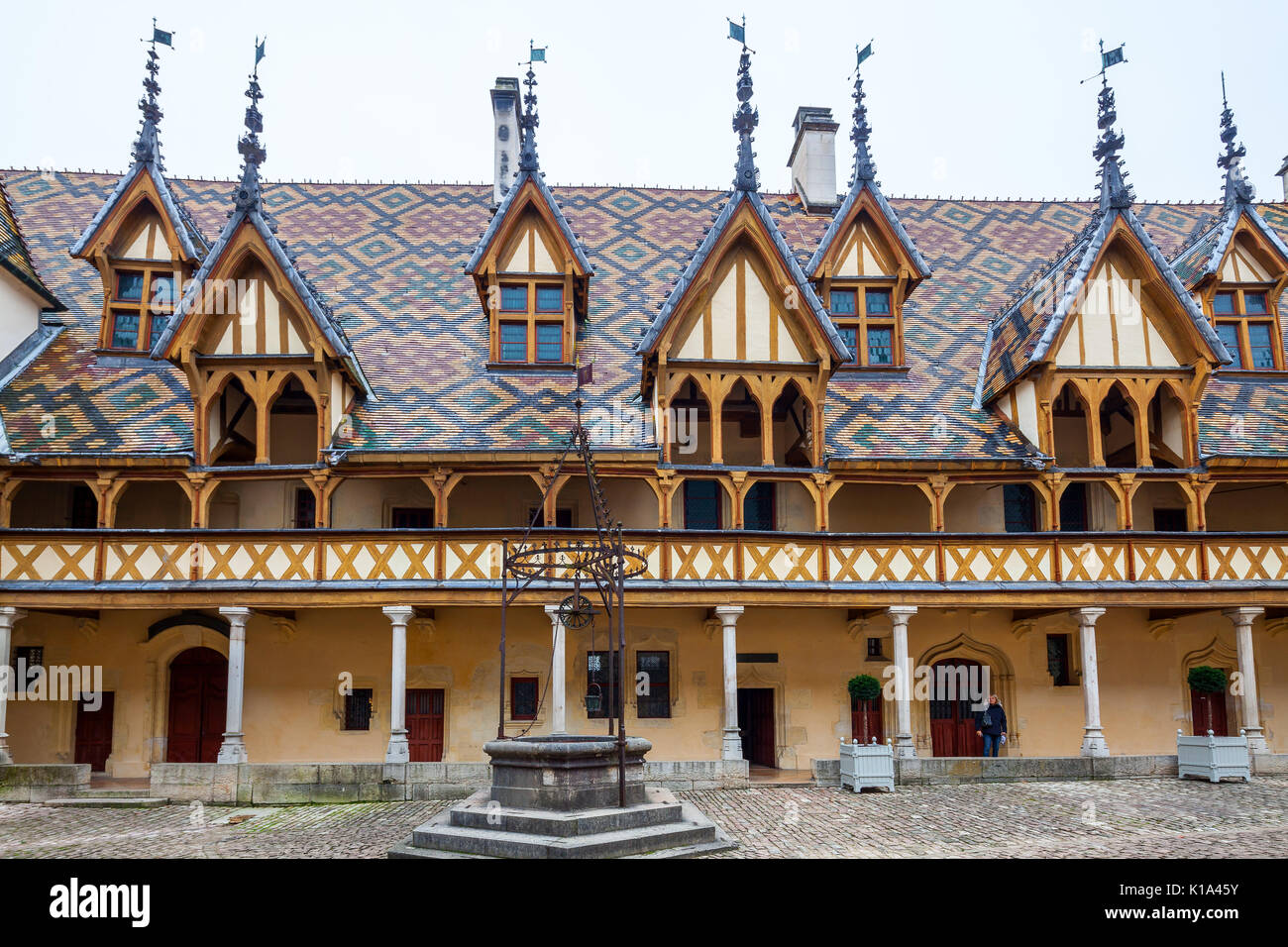Les toits colorés de l'Hôtel-Dieu (Hospices) à Beaune, bourgogne, france. Banque D'Images