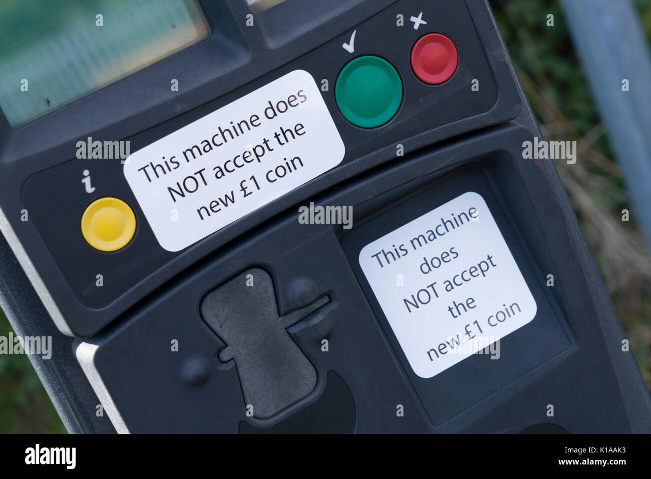 En Angleterre, Northumberland - Craster sur la côte de la mer du Nord. Parking gratuit machine, pas de "nouveaux" pièces livre accepté en avril 2017. Banque D'Images