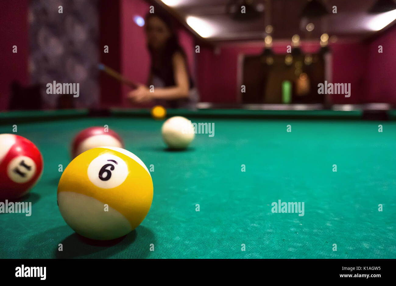 Boules de billard sur une table de billard, copyspace Banque D'Images