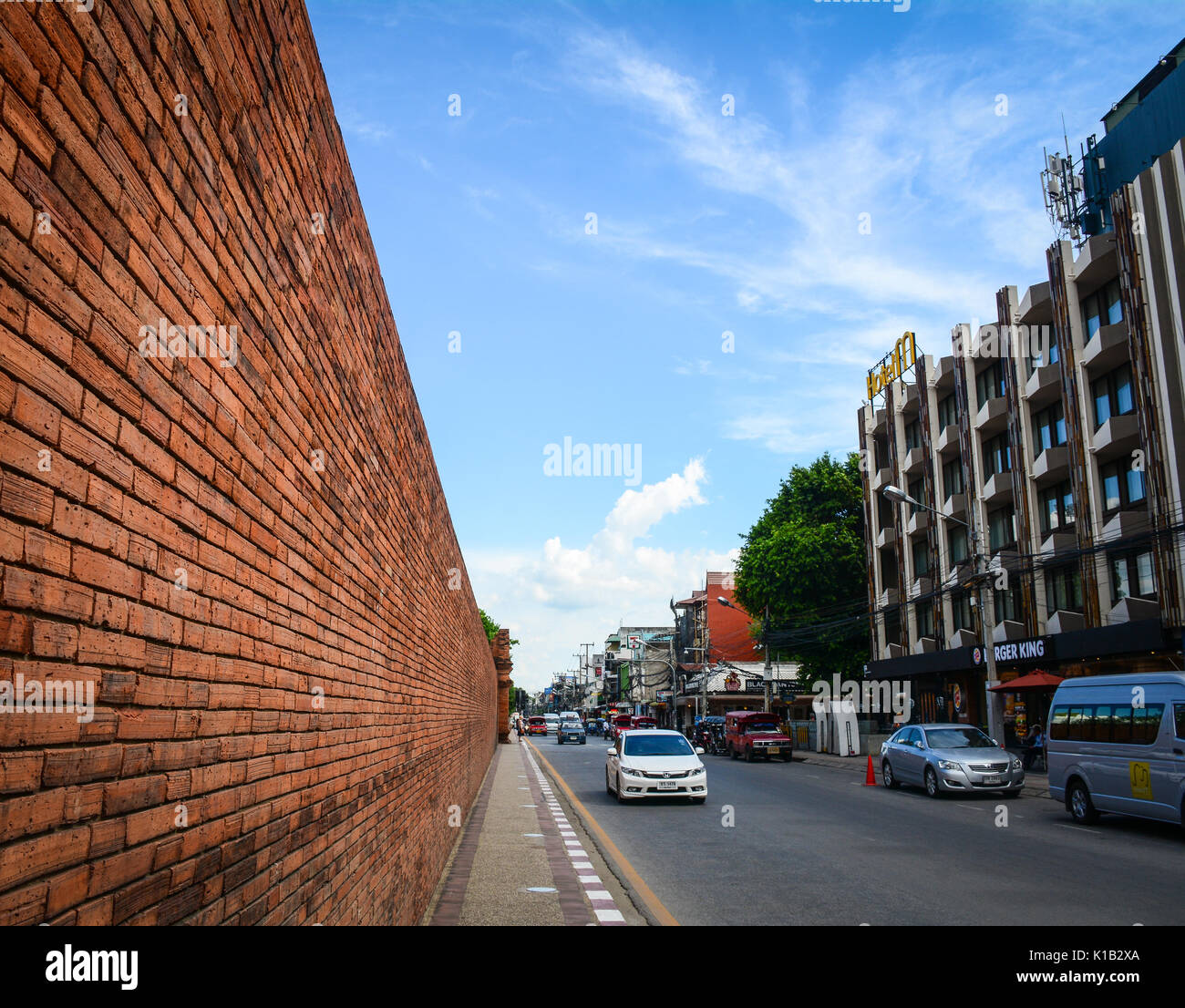 Chiang Mai, Thaïlande - Jun 22, 2016. Sur la circulation à la rue Vieille ville de Chiang Mai, Thaïlande. Chiang Mai parfois écrit comme Chiengmai, est le plus important Banque D'Images