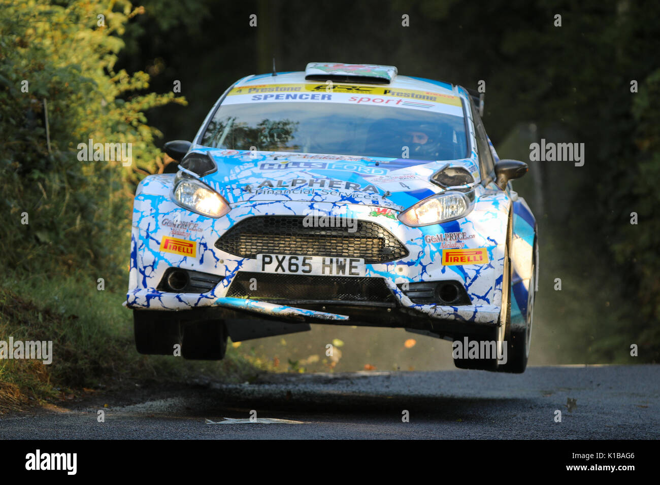 Osian Pryce était confortable en 2ème place avant d'être forcé de prendre sa retraite sa Ford Fiesta R5 Banque D'Images