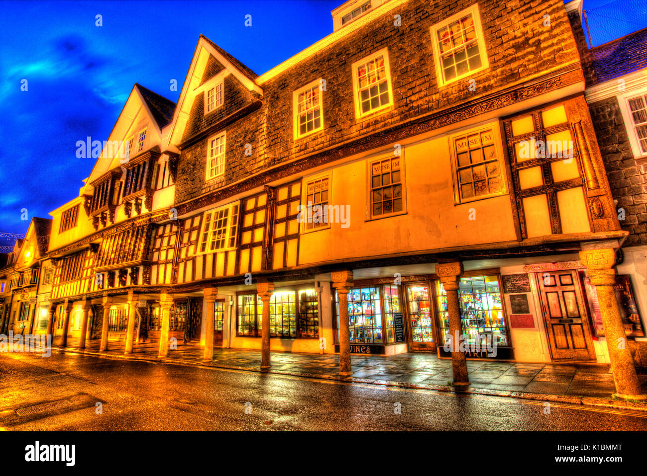Ville de Dartmouth, en Angleterre. le 17ème siècle classé grade i butterwalk à Dartmouth's duke street. Banque D'Images