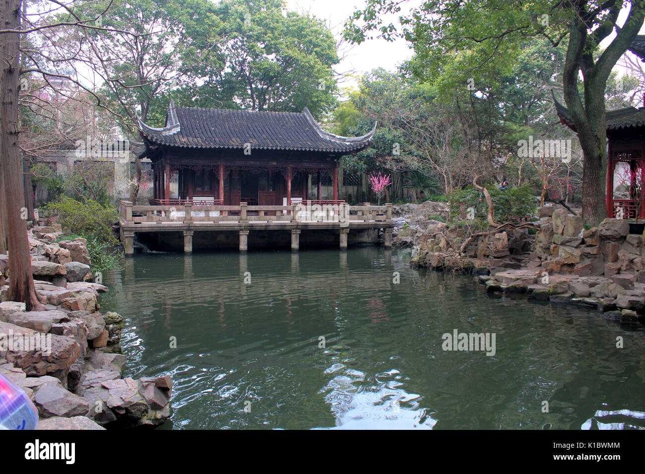 Maison de jardin de thé de Shanghai et l'étang Banque D'Images