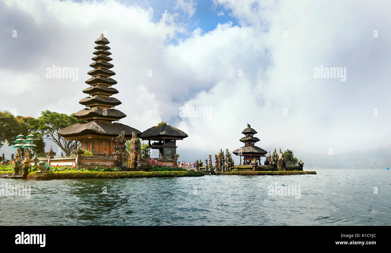 Pura Ulun Danu bratan temple bâtiment historique à l'Indonésie Bali Banque D'Images