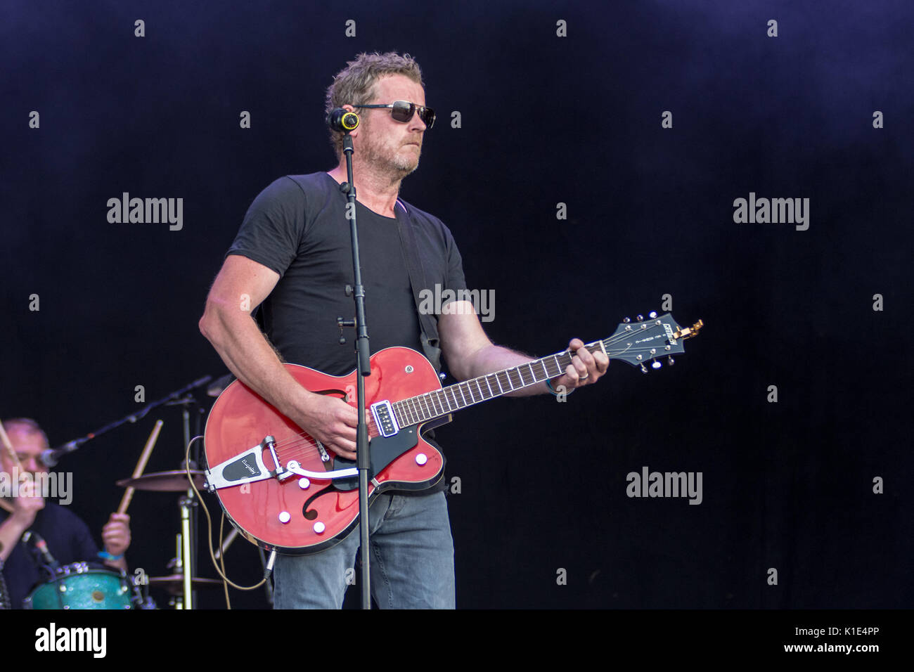 Jouer Dodgy Carfest Sud Overton, Hampshire Angleterre 25 août 3017 Carfest Houlbrook Jim Crédit Sud/ Alamy Banque D'Images